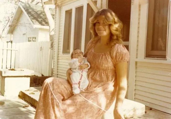 妈妈年轻的时候就是那么的勇敢,你还知道妈妈年轻时的样子吗