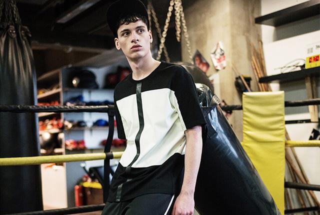 穿什么颜色的衣服，能够大幅提高男生的颜值？