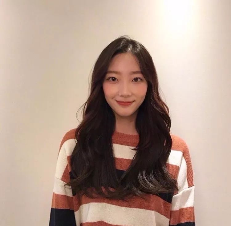 额头短脸大适合什么刘海,脸大发际线高适合什么刘海