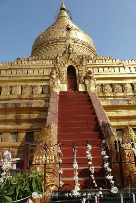 万千佛塔卧夕烟，十里浮屠一望间