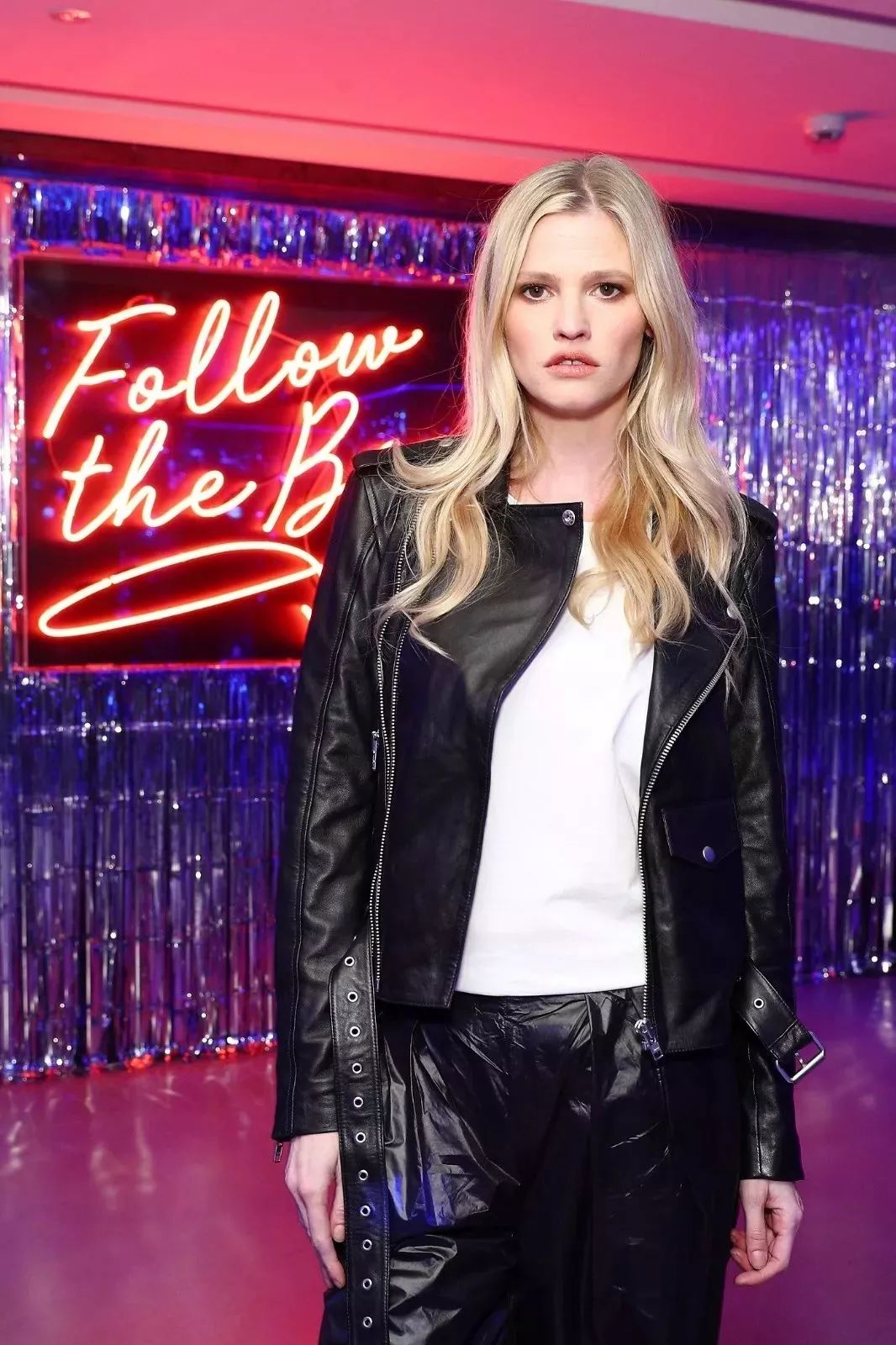 “石头姐”、“黄金芭比”现身ELIZABETHSULCERxMISSSIXTY系列发布派对，演绎示范及穿搭！