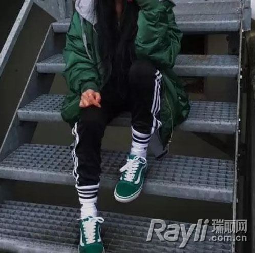 杨紫黑色阔腿牛仔裤,杨紫健身裤