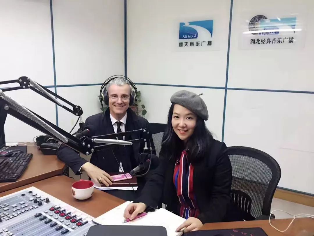 天啊！突击了武汉女人的包后，发现里面居然有……