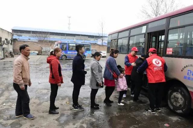 弘扬雷锋精神志愿服务暖人心,践行雷锋精神争做志愿服务先锋