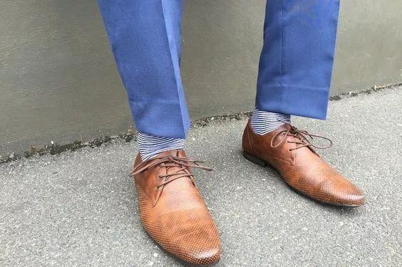 男人爱机车，但女人爱的是你穿的那件皮夹克