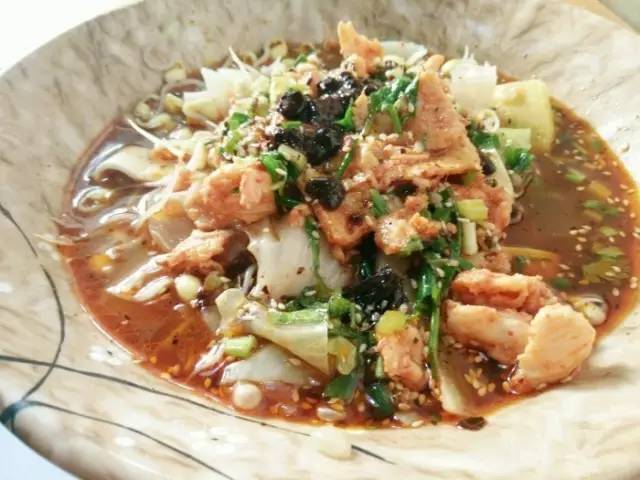 武汉一女学生拿着10块钱去买好吃的，竟然被。。。