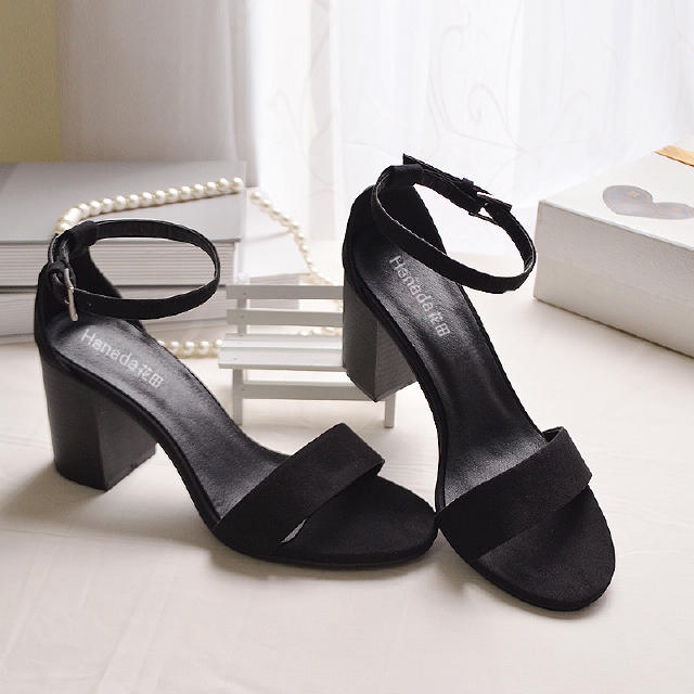 今年最火的4款凉鞋清爽又时髦,显瘦好看高档牌子凉鞋