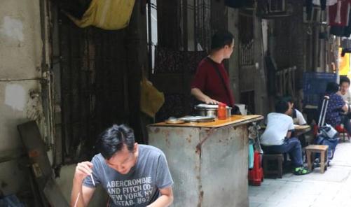 一碗牛杂能在夜市立足几十年,牛杂记忆深处的味道