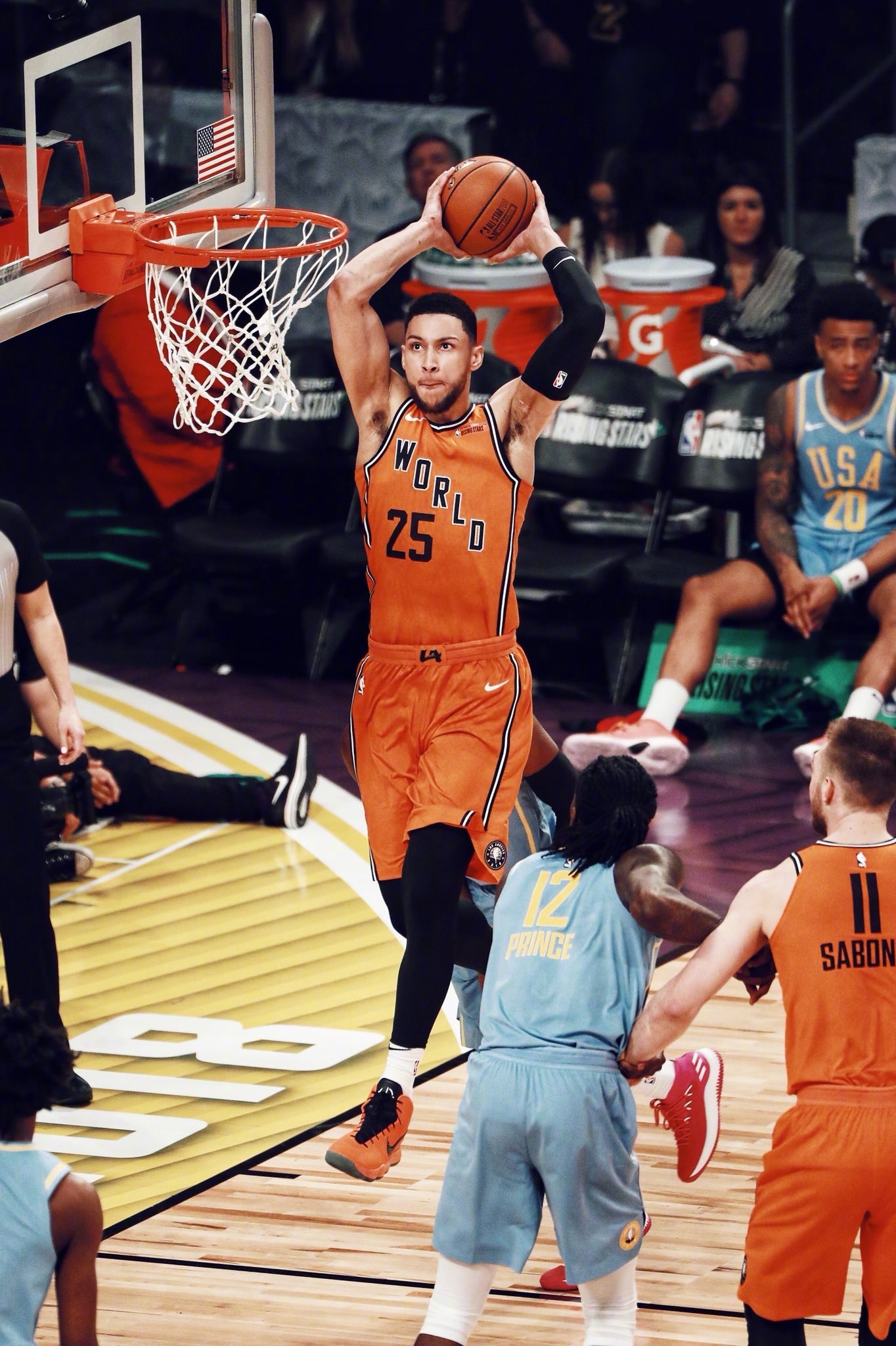 Quavo为了竞争名人赛MVP竟……盖翻了美女主播瑞秋!