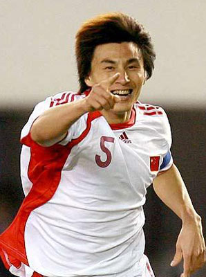 在中国如何建立一支职业足球队,给你一亿资金打造一支球队