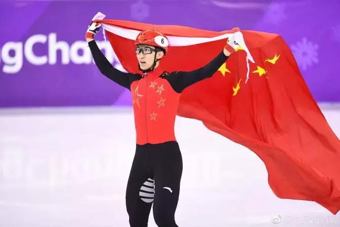 武大靖夺冠瞬间,武大靖平昌500米夺冠视频家人观看