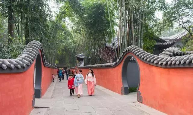 安逸，成都各区县的海棠花开了，周末带上家人或朋友踏春去哦