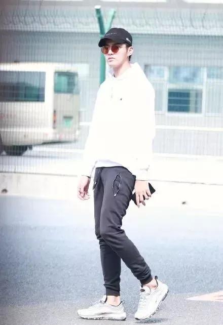 好看又便宜的运动鞋价格20元,好看又大牌的运动鞋