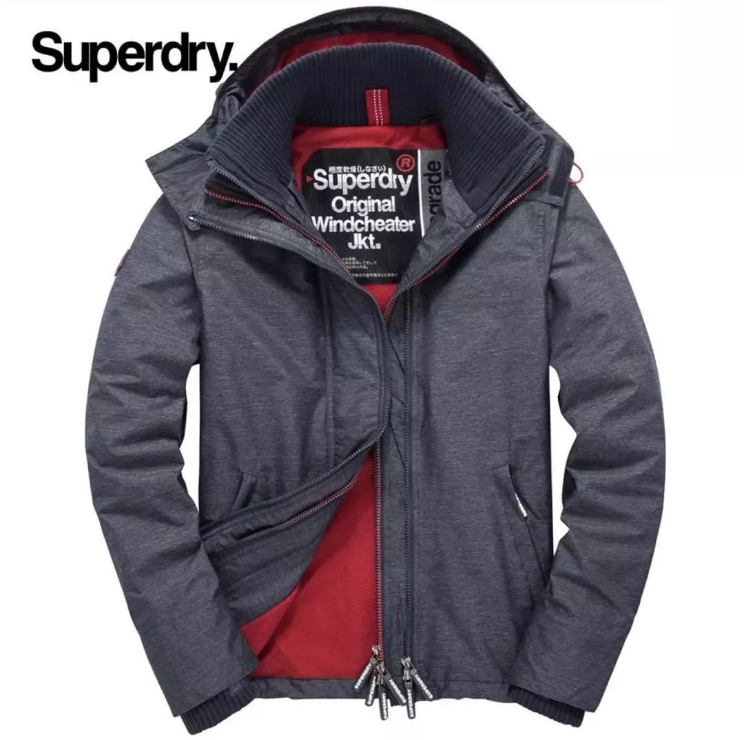 尴尬了！大妈问：外套是哪一家公司的制服？「极度干燥」突然爆红