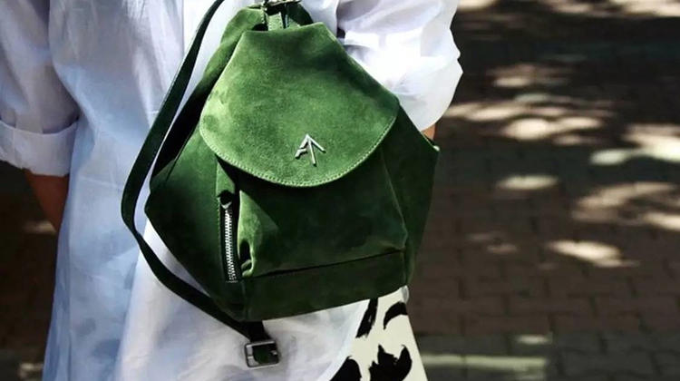 属于裙子和双肩包的惬意时光!