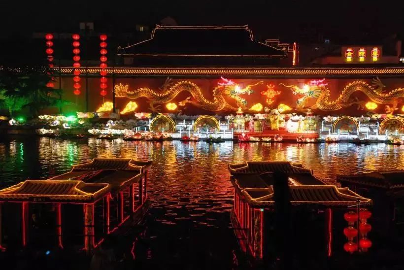 今夜的南*夫子京**庙,全是人人人人!有你吗?