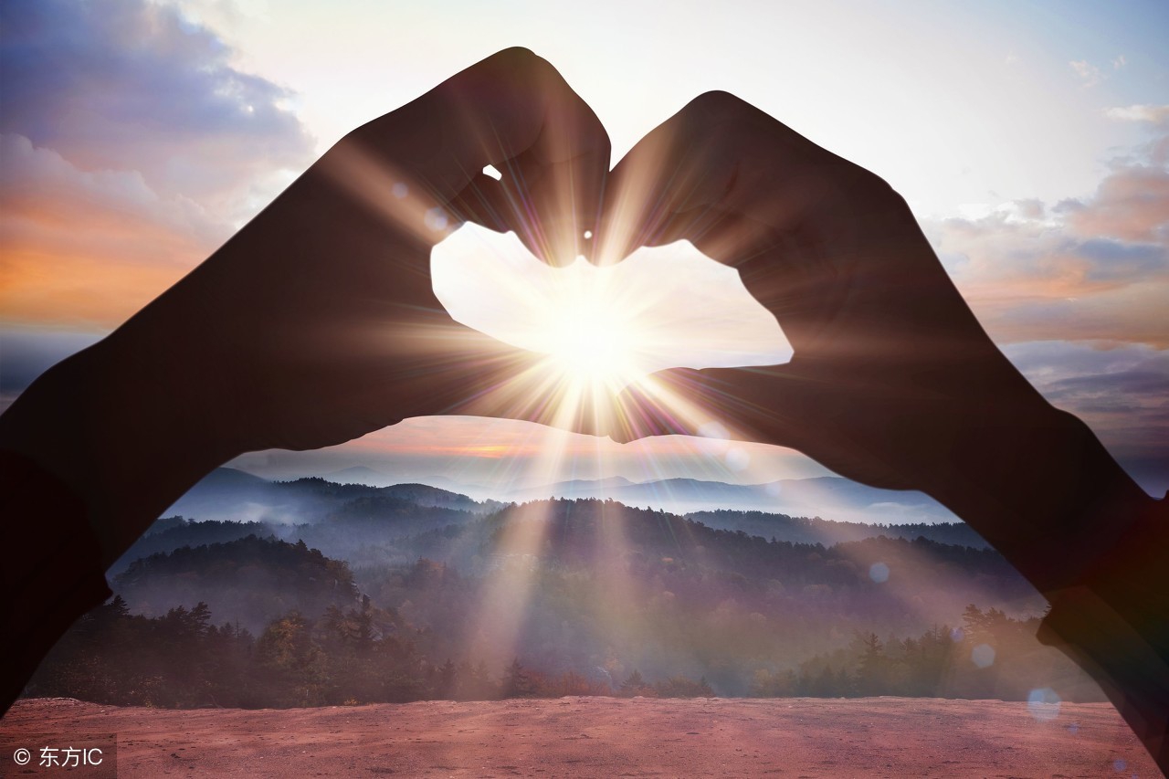 两个人之间真正的爱是什么,爱是什么至少两个人在一起更舒服