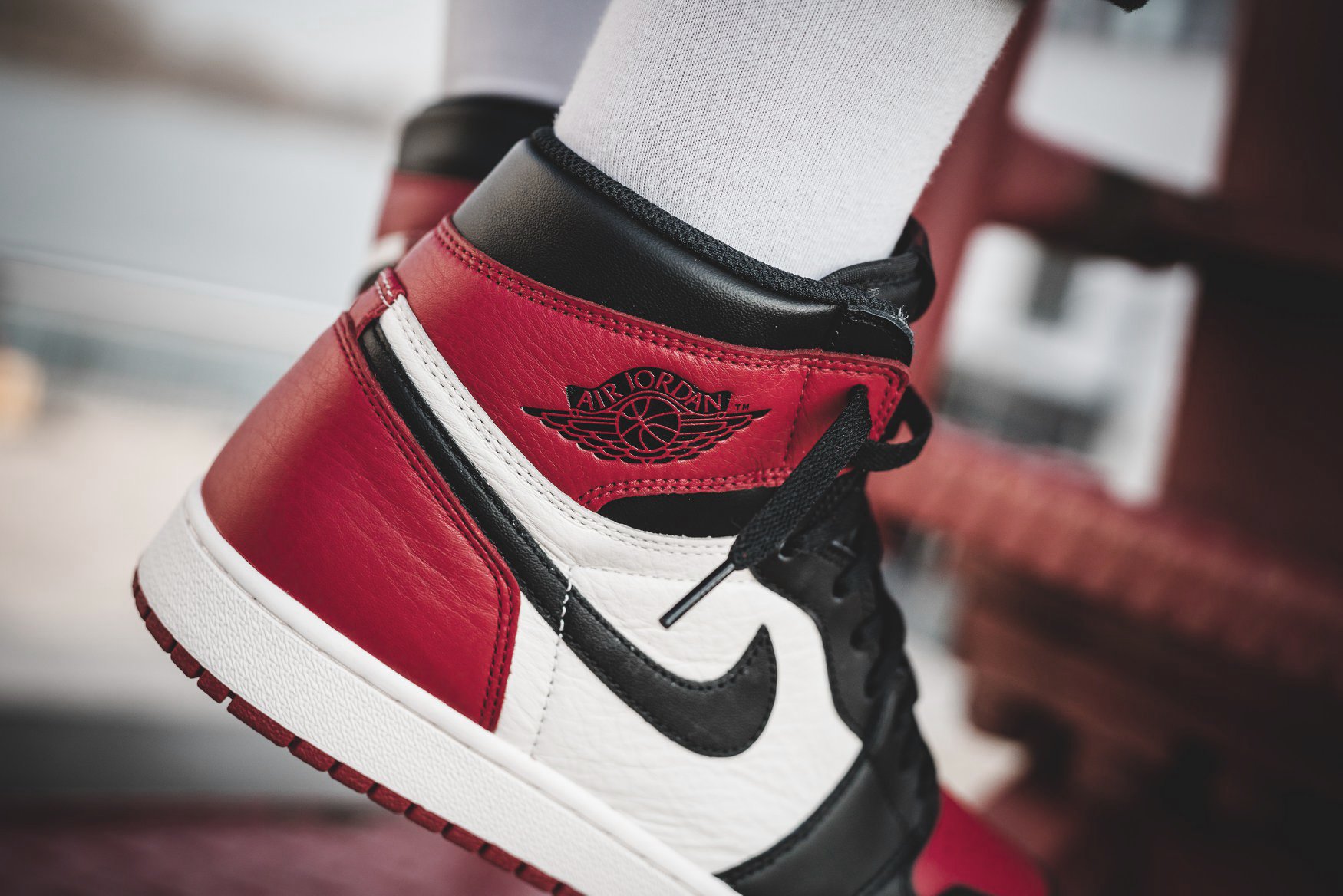 aj1黑红脚趾哪个版本最好,aj1黑红脚趾颜色暗还是鲜艳