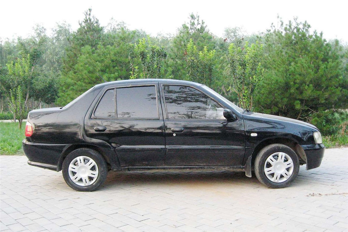 ​跟众泰“卷尺部”比，当年的“师哥”吉利实在专一