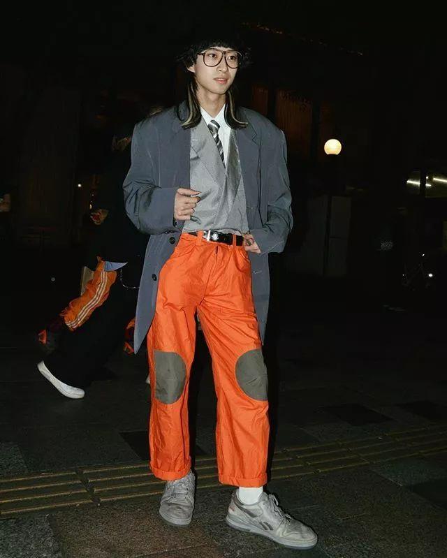 想骚还能买得起,开学这么穿让你成功撩到学妹哦