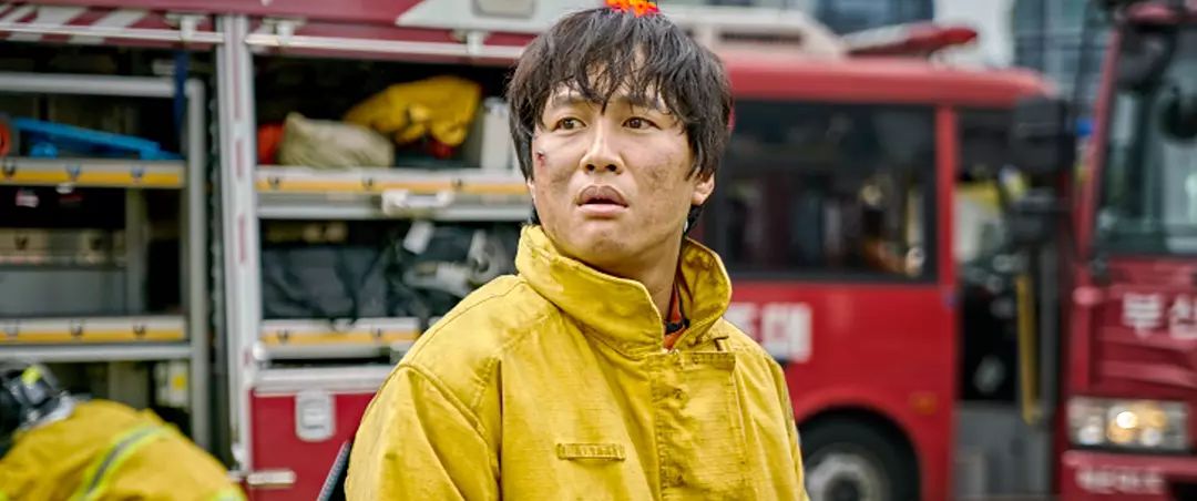 这部几乎把韩国人都赶到影院的巨片，我一手五颗星一手一颗星