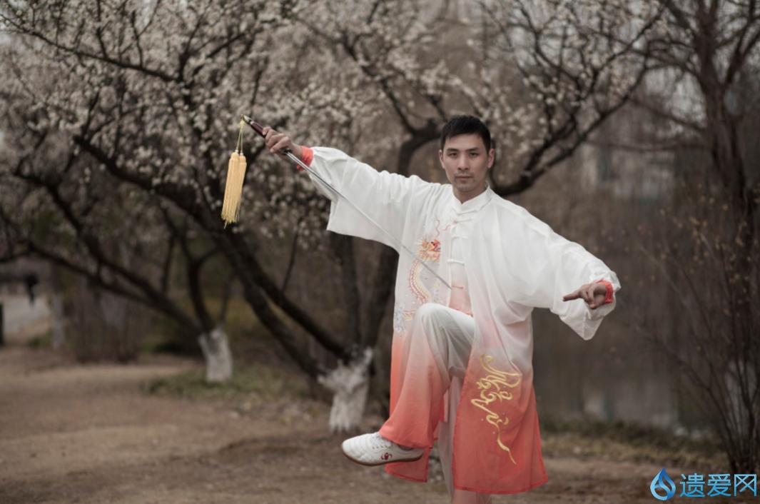 宝剑锋从磨砺出梅花香自活寒来,论宝剑锋从磨砺出梅花香自苦寒来