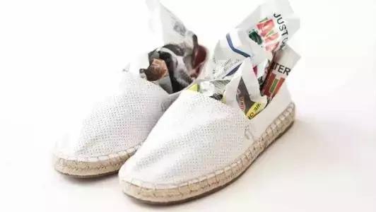 皮鞋后脚跟上沿太硬磨脚怎么办,皮鞋大了会磨脚还是小了会磨脚