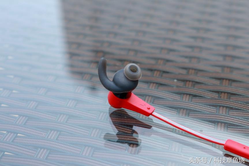 国际大牌的运动耳机做得怎样?我们对比了Bose与JBL的热门产品