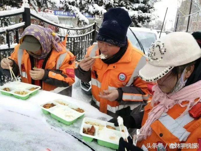 速读:银行窗口等候长问题要解决;92汽油涨0.15元/升;九寨沟重开放