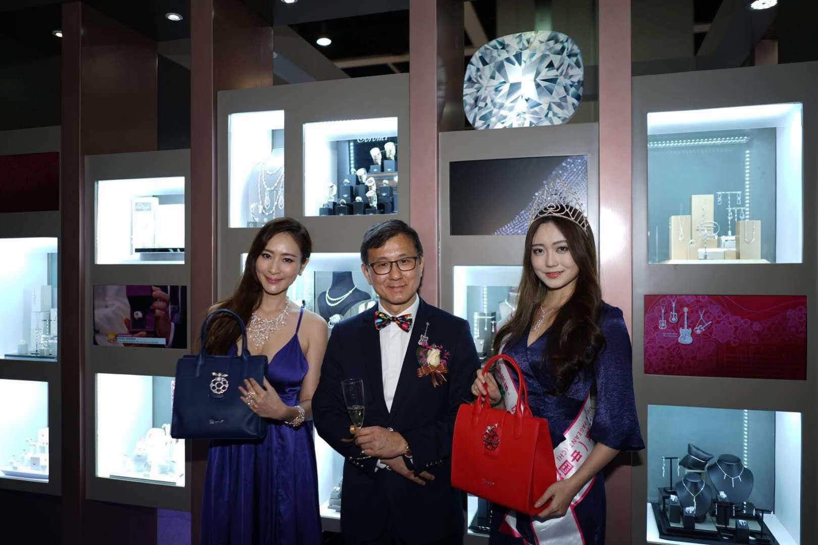 香港品牌冠玲珑首创专利设计钻石手袋于香港国际珠宝展瞩目亮相