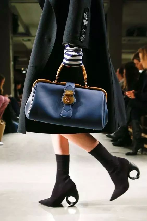 开工大吉带的东西,适合上班族的几款大牌包包分享