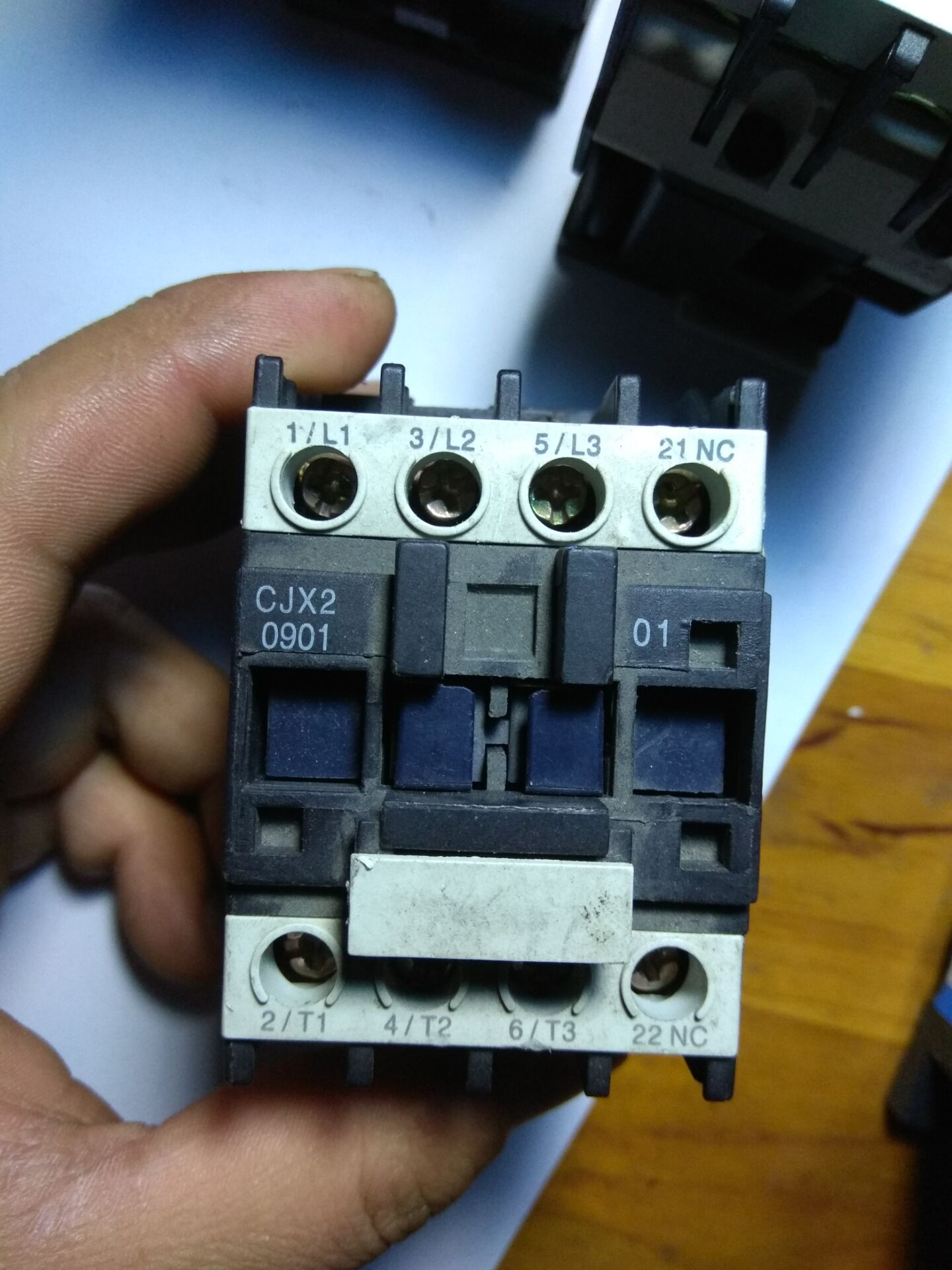 交流接触器nc和no哪个是常闭,接触器用nc是常闭还是常开