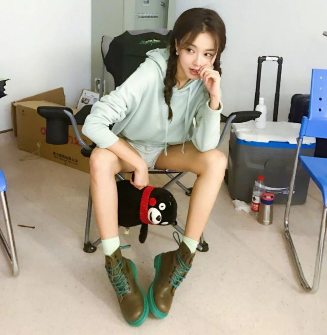 为了演戏放弃模特，但自带的“漫画腿”却让她被整个时尚圈记住了