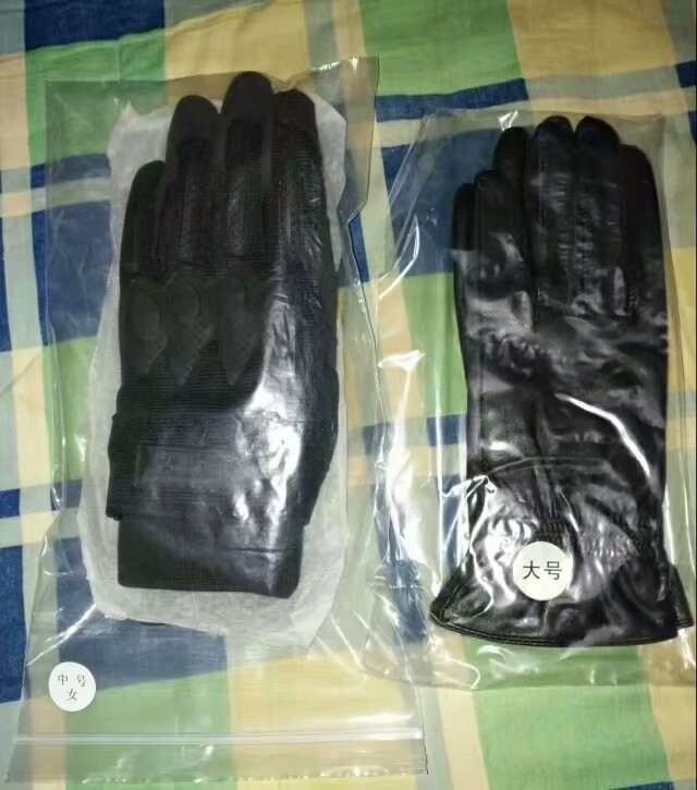 07式军服之谜:为何男款手套有绒毛女款却没有?