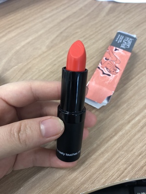 宝妈们别看微商了，这个大牌口红不贵还是孕妇专用！