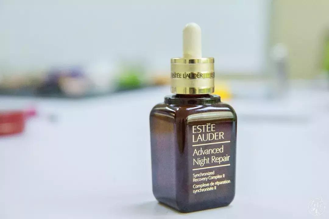 我们让4个直男猜化妆品，女生们哭晕在厕所！哈哈哈哈...