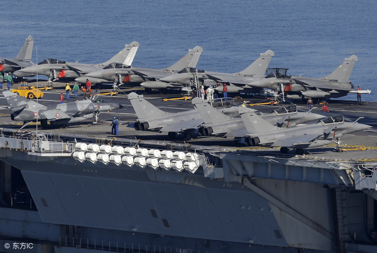 成龙等38委员提案呼吁，“中国人的败类”必须严惩