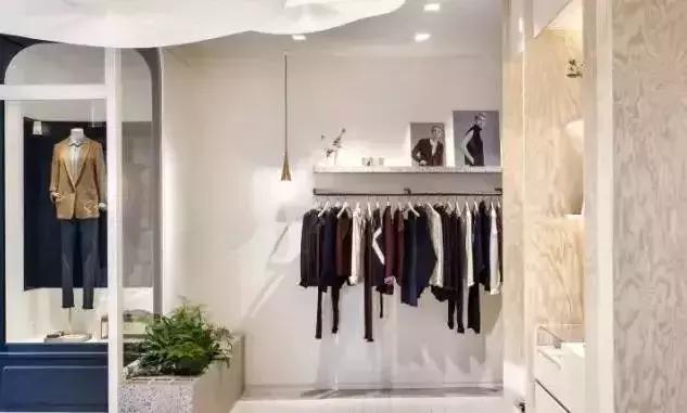 在电商的冲击下实体店该如何生存,实体店真的被电商击垮了吗