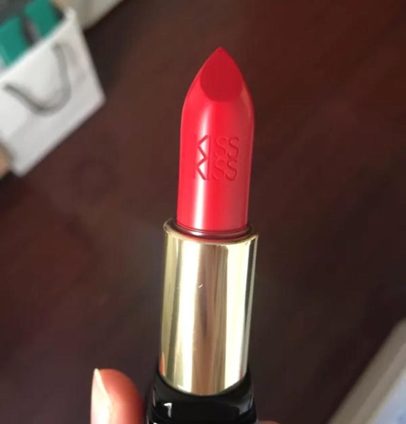 素颜涂什么颜色的口红自然又显白,想要显白涂什么口红