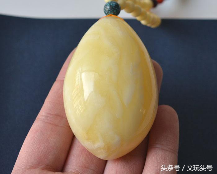 半蜜半珀的蜜蜡和白花蜜蜡哪个好,蜜蜡中白蜜蜡好还是白花蜜蜡好