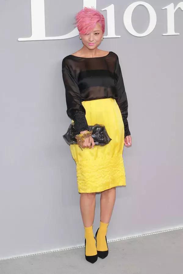 杨幂迪丽热巴带货女王,徐濠萦代言的鞋子