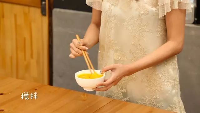 秋葵鸡蛋宝宝早餐,秋葵鸡蛋卷的做法宝宝