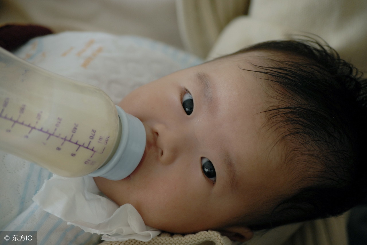 宝宝一晚上夜醒就喂奶会怎样,不要叫醒宝宝喝奶