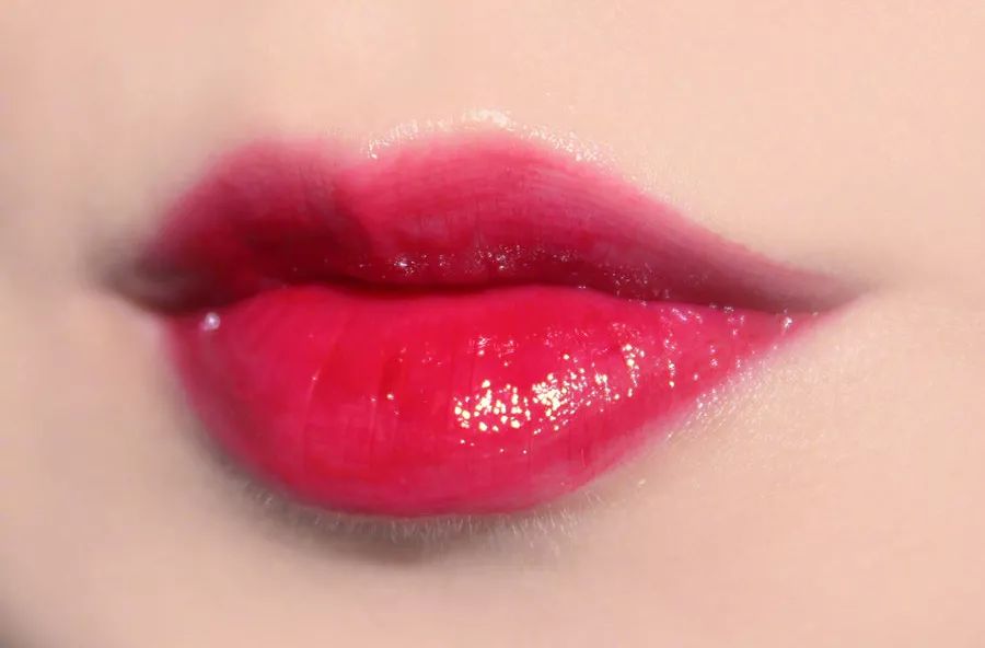 显白的口红哪款好用又持久,春天必须涂口红吗