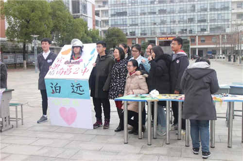 学雷锋爱心义卖活动小学生日记,小学生开展学雷锋献爱心义卖捐款