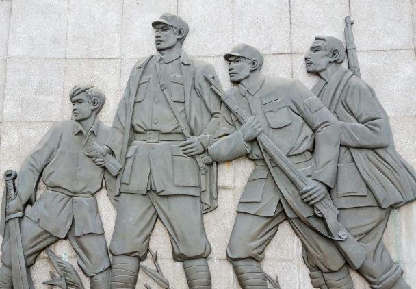 他是新四军孤胆英雄，战死后陈毅怒吼：国民*党**两个团换不来他！