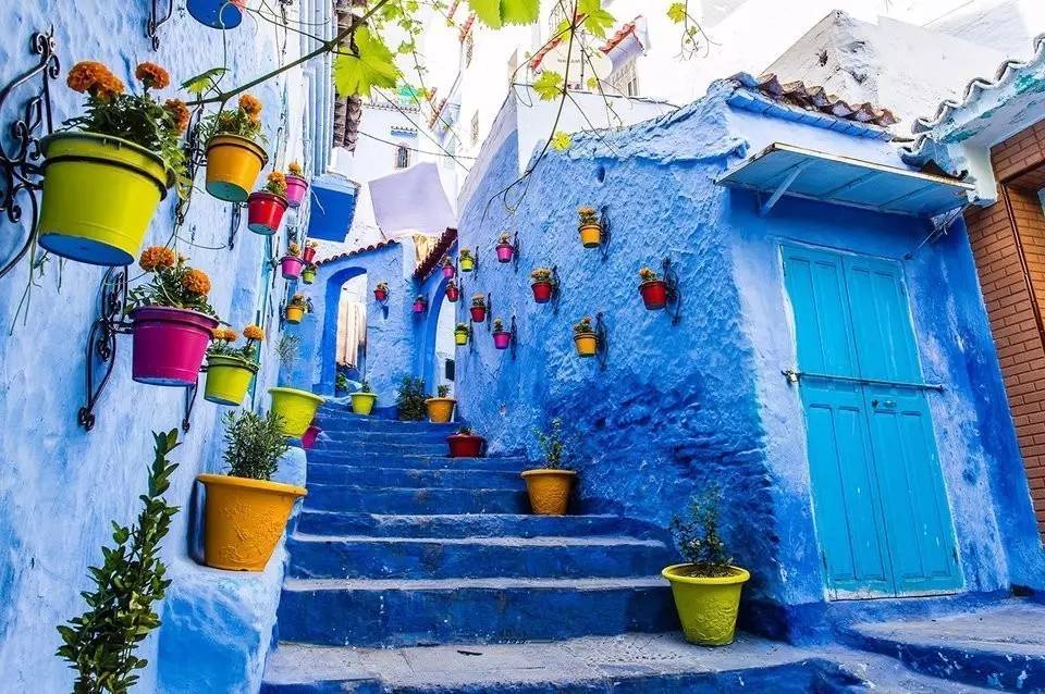 摩洛哥蓝是孔雀蓝吗,有一种蓝叫巴黎蓝