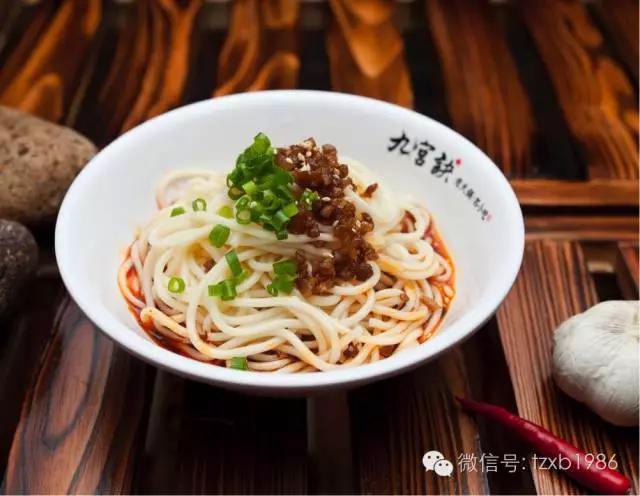 来这家店的人，五行缺火，八字欠辣，还是条真汉