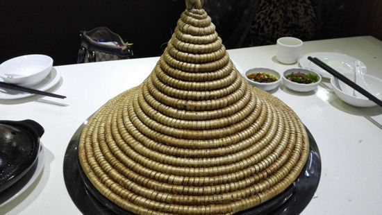 博山石锅鱼哪便宜好吃,高密美食探店石锅鱼