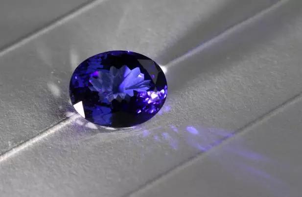 如何保养莫桑石这4点要注意,坦桑石维修照片